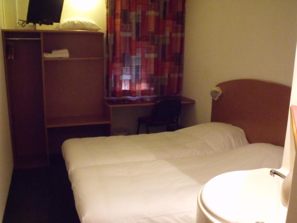 Quick Palace Auxerre Moneteau Room photo